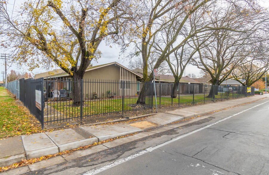 More Photos Of 6815 24th St, Sacramento Multifamily For Sale