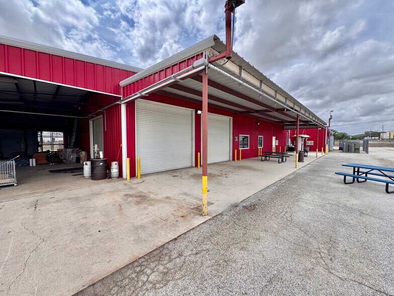 More Photos Of 1200 Bensdale Rd, Pleasanton Warehouse For Lease