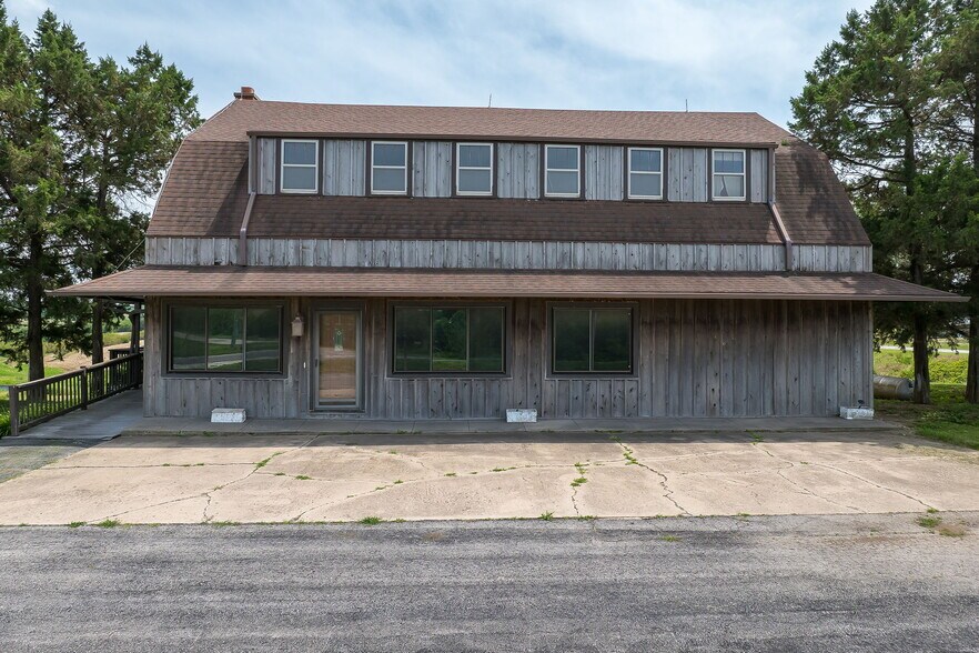 More Photos Of 802 E Nodaway St, Oregon Flex For Sale