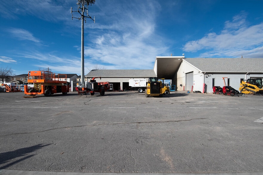 More Photos Of 1299 W State Rd, Pleasant Grove Veterinarian Kennel For Sale