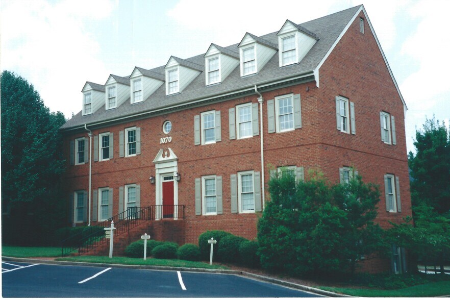 More Photos Of 1070 Cambridge Sq, Alpharetta Office For Sale