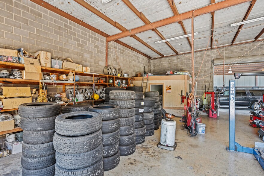 More Photos Of 1308 N Austin, Seguin Freestanding For Lease