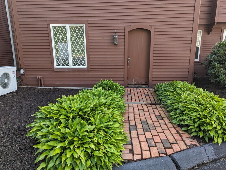 More Photos Of 250 State St, North Haven Medical For Sale