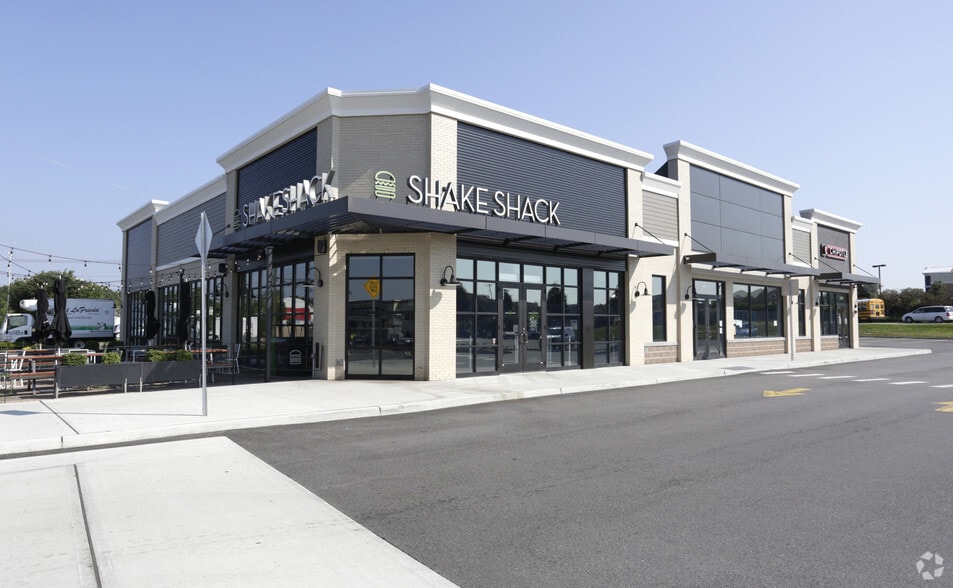 More Photos Of 2021-2093 Smith Haven Plz, Lake Grove Unknown For Lease