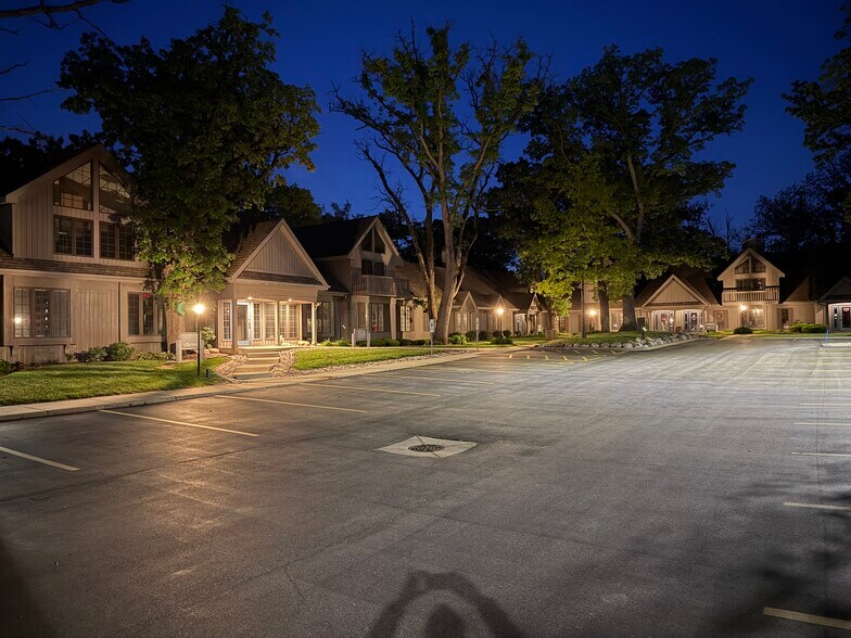 More Photos Of 475 W Terra Cotta Ave, Crystal Lake Office For Lease