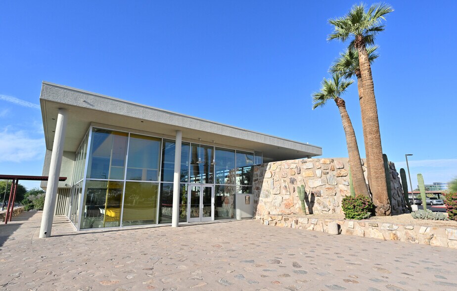 More Photos Of 5001 E Washington St, Phoenix Office For Sale