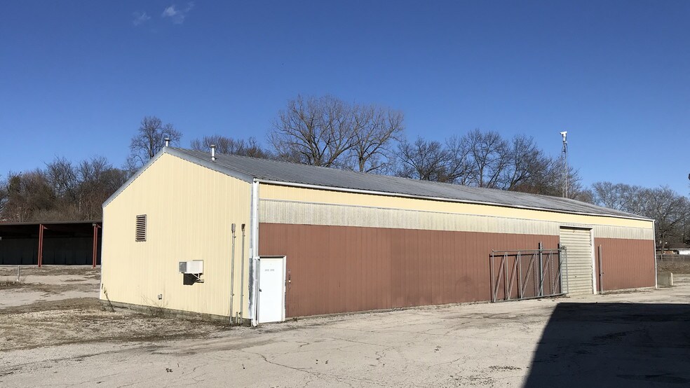 More Photos Of 700 N Macarthur Blvd, Springfield Warehouse For Lease
