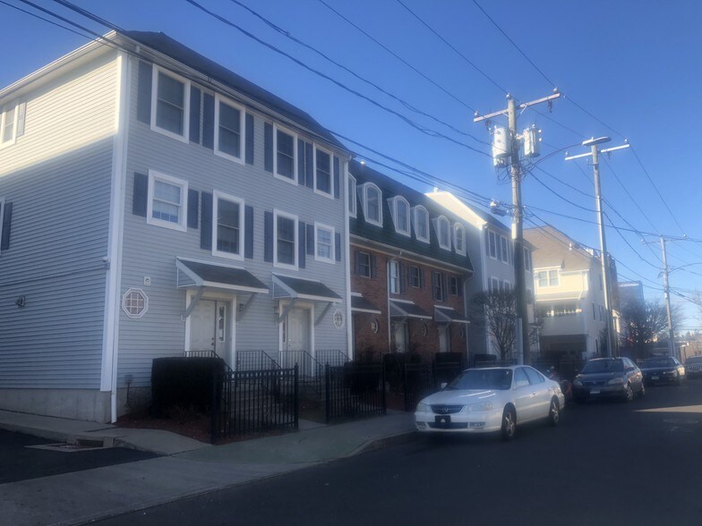 More Photos Of 7 Spruce St, Stamford Apartments For Sale