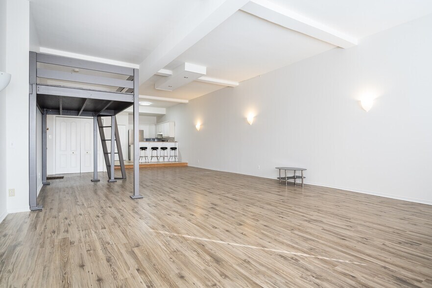 More Photos Of 6982-6984 Saint-Hubert Rue, Montréal Storefront Retail Residential For Sale