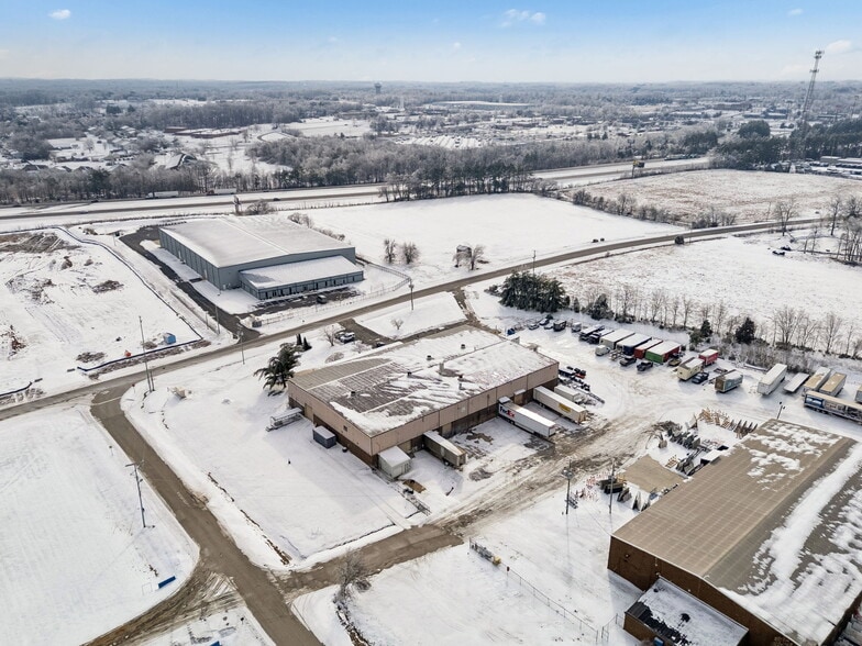 More Photos Of 411 Industrial Dr, White House Manufacturing For Lease