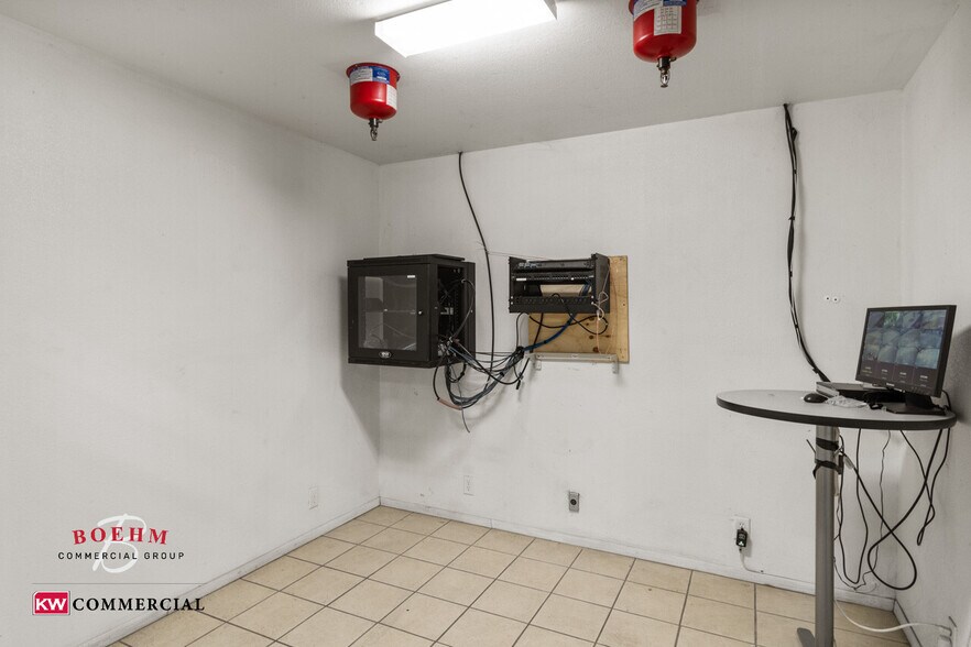 More Photos Of 100 Lupita Cir, Del Rio Distribution For Sale