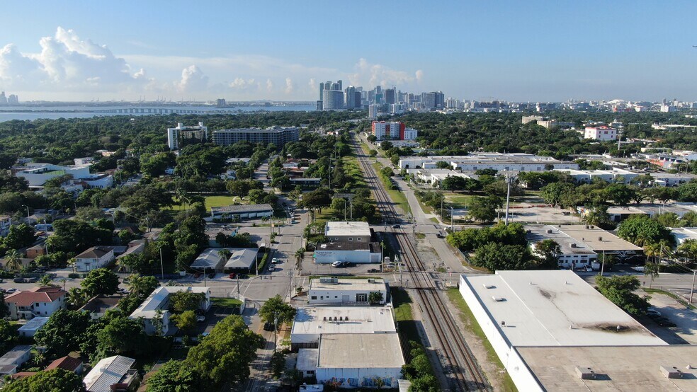 More Photos Of 6240 NE 4th Ct, Miami Showroom For Lease