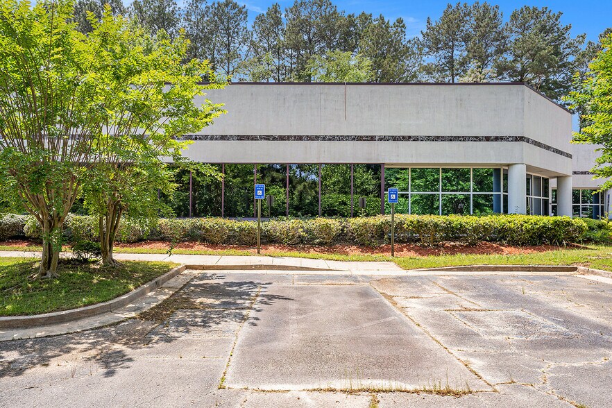 More Photos Of 4000 Corporate Center Dr, Morrow Medical For Lease