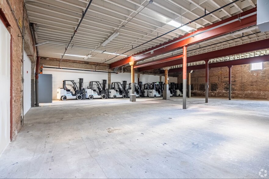 More Photos Of 4130-4150 S Wabash Ave, Chicago Manufacturing For Sale