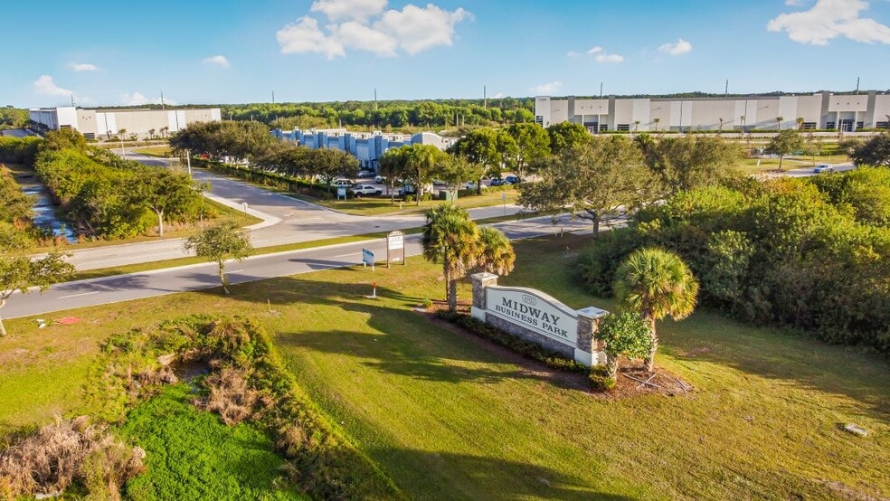 More Photos Of 6901-6945 NW LTC Pky, Port Saint Lucie Warehouse For Lease