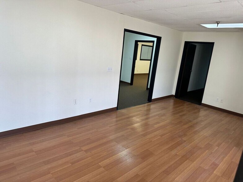 More Photos Of 1308-1316 W 9th St, Upland Warehouse For Lease