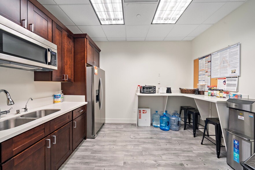 More Photos Of 27432 Aliso Creek Rd, Aliso Viejo Medical For Sale