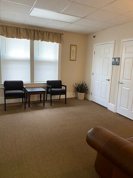 More Photos Of 314 E Atlantic St, South Hill Office For Sale