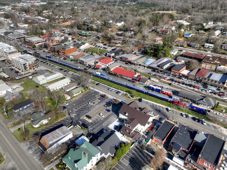 More Photos Of 240 W Main St, Blue Ridge Office For Sale