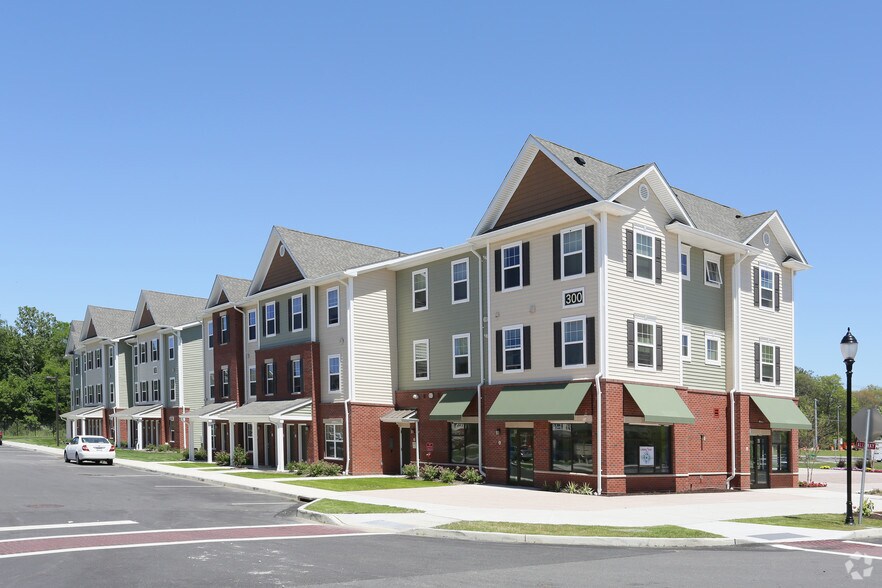 More Photos Of 700 Wincoram Way, Coram Apartments For Lease