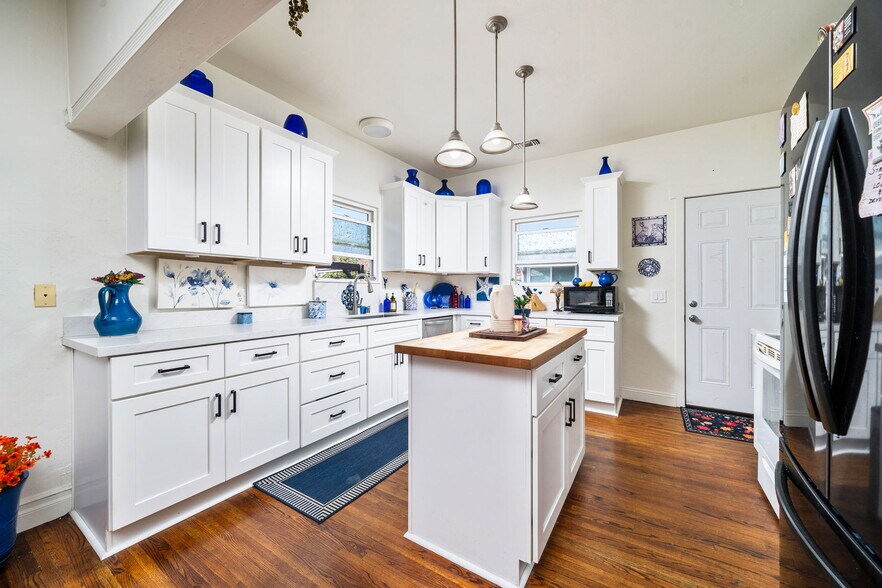 More Photos Of 124 N Vista Bonita Ave, Glendora Apartments For Sale