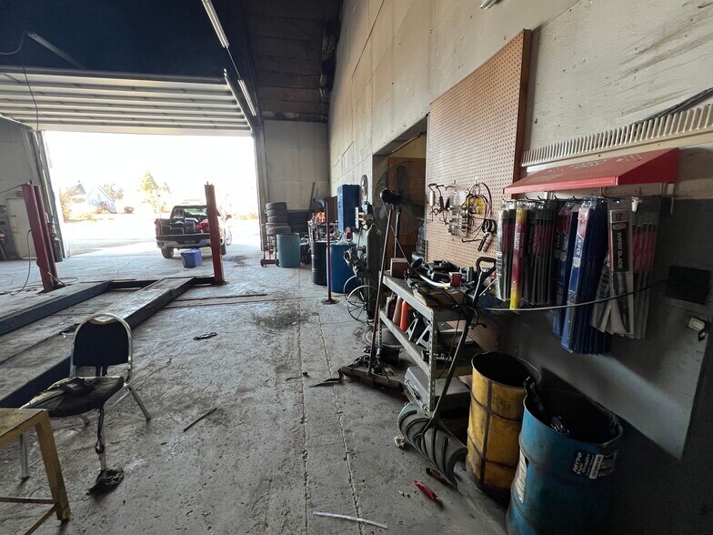 More Photos Of 410 E Chatham St, Metamora Industrial For Sale