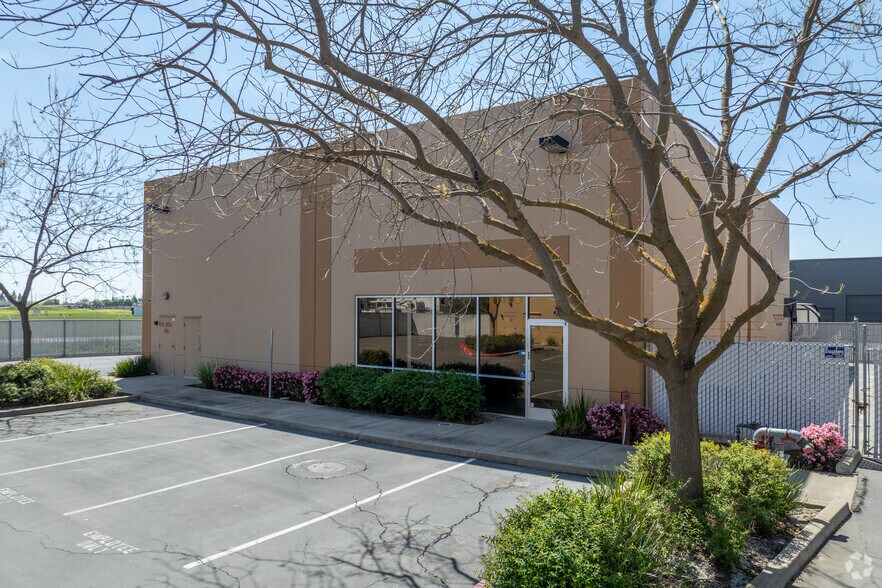 More Photos Of 9092 Elkmont Way, Elk Grove Warehouse For Sale