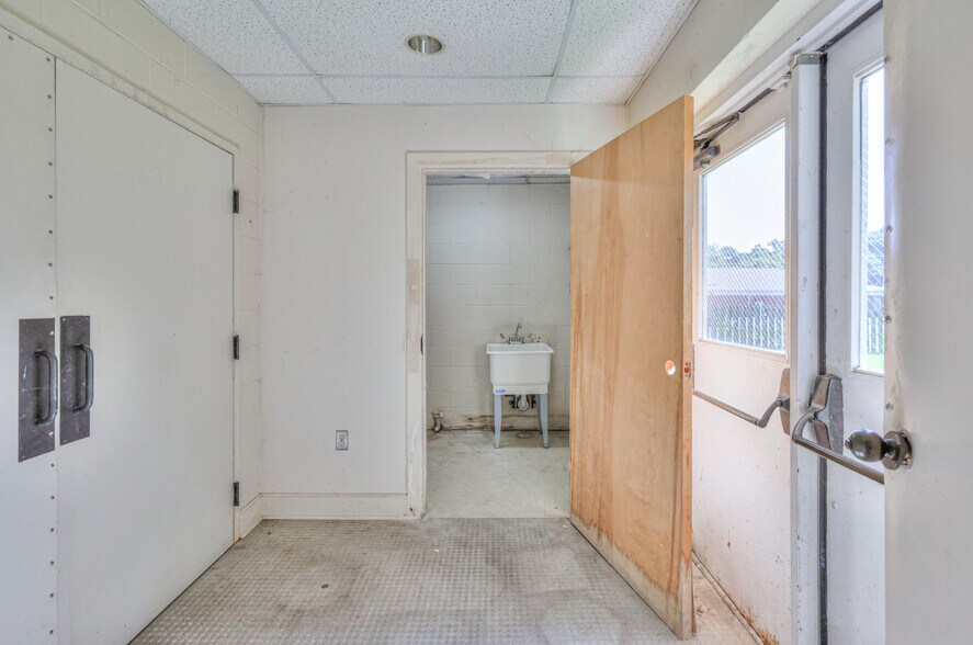 More Photos Of 228 S Military Ave, Lawrenceburg Religious Facility For Sale