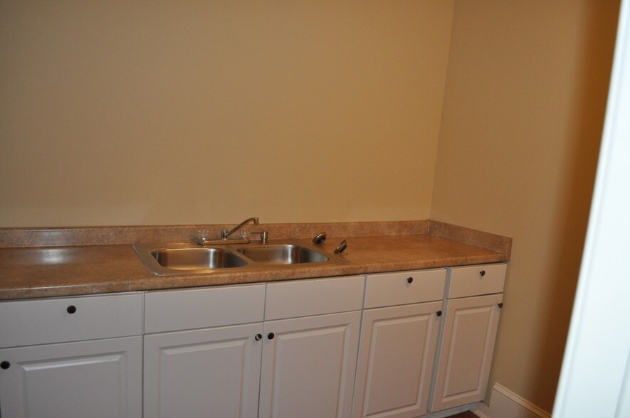 More Photos Of 4330 S Lee St, Buford Medical For Lease