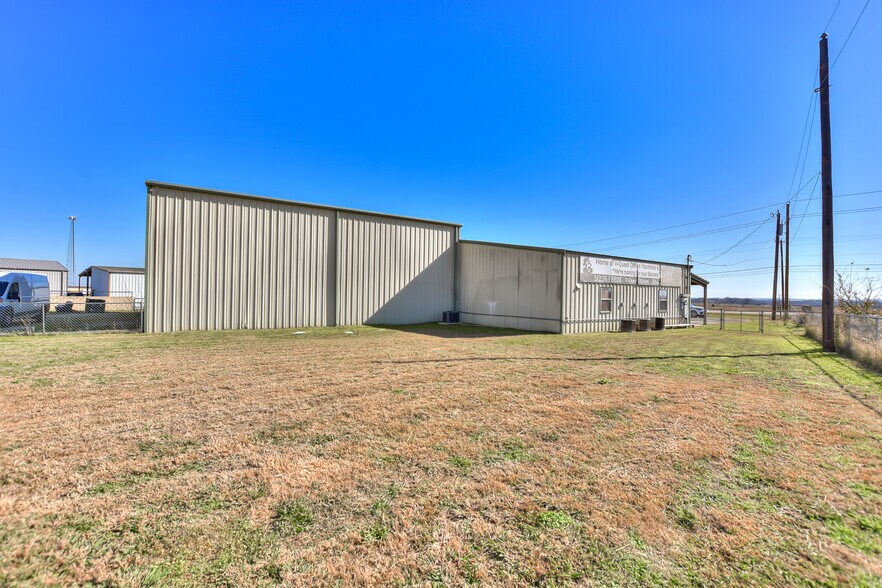 More Photos Of 4159 E University Ave, Georgetown Light Manufacturing For Sale