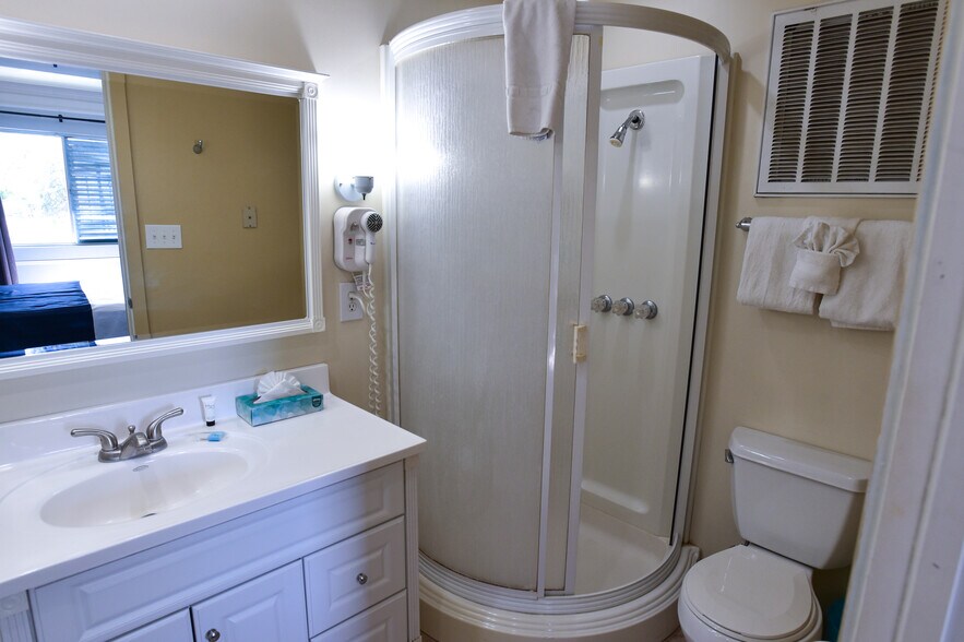 More Photos Of 2300 N Palm Canyon Dr, Palm Springs Hotel For Sale