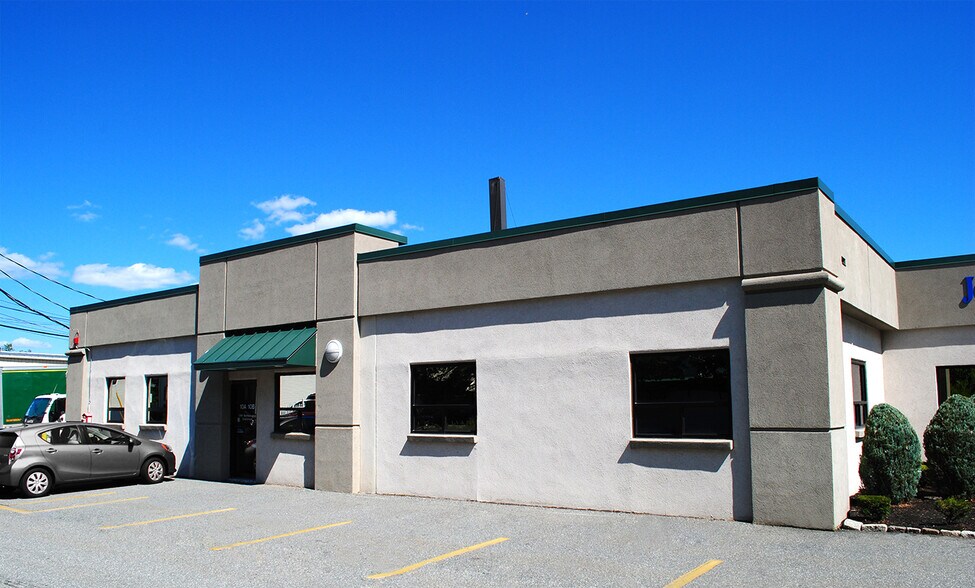 More Photos Of 10-22 Henshaw St, Woburn Warehouse For Lease