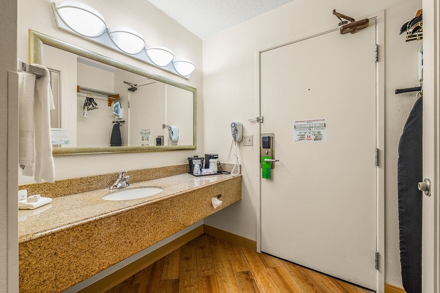 More Photos Of 602 S Falkenburg Rd, Tampa Hotel For Sale