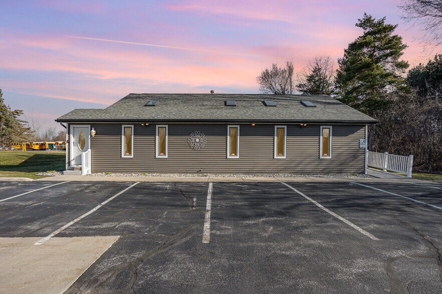 Primary Photo Of 3266 Fashion Square Blvd, Saginaw Freestanding For Sale