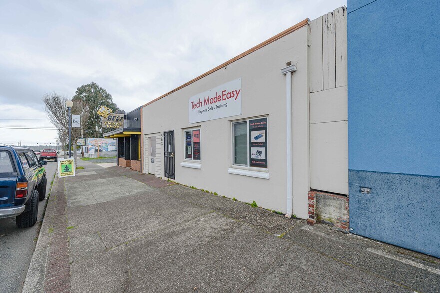 More Photos Of 562 Newmark St, Coos Bay Storefront For Sale