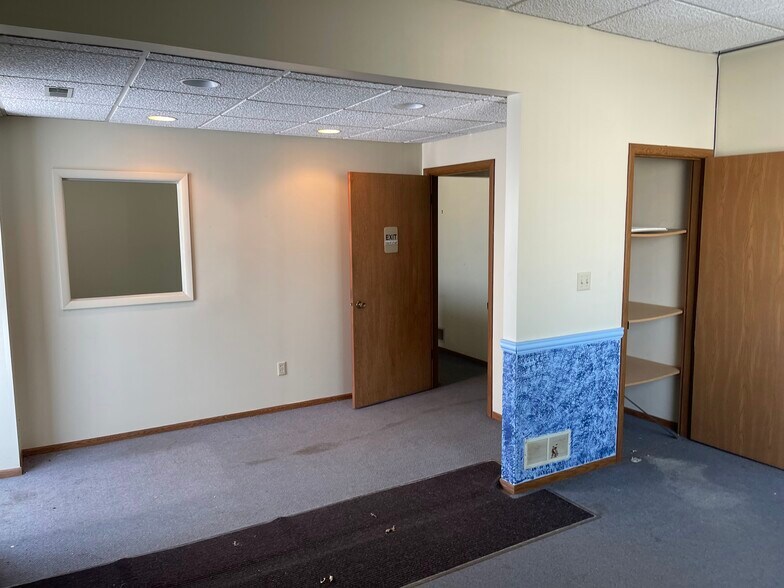 More Photos Of 537 Lincoln Hwy, East McKeesport Storefront For Sale