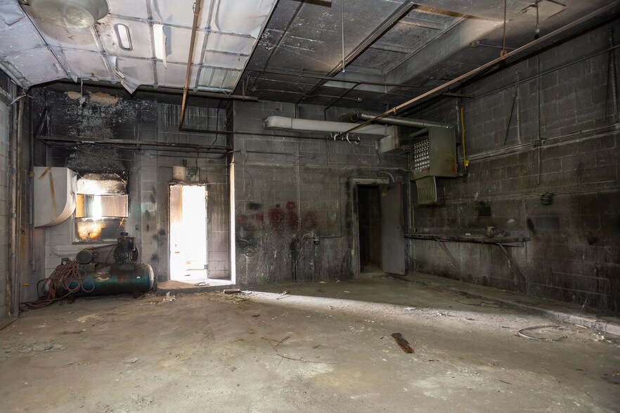 More Photos Of 19790 John R St, Detroit Auto Repair For Sale