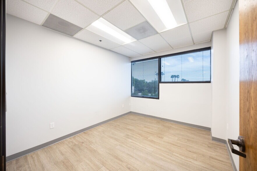 More Photos Of 601 S Glenoaks Blvd, Burbank Office For Lease