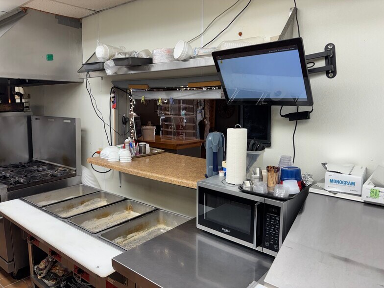 More Photos Of 140 E 12th St, Imperial Restaurant For Sale