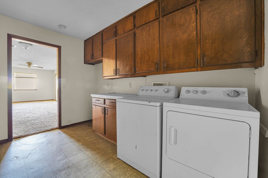 More Photos Of 418 N Electra St, Sayre Apartments For Sale