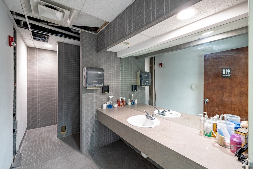 More Photos Of 55 Kennedy Dr, Hauppauge Flex For Lease