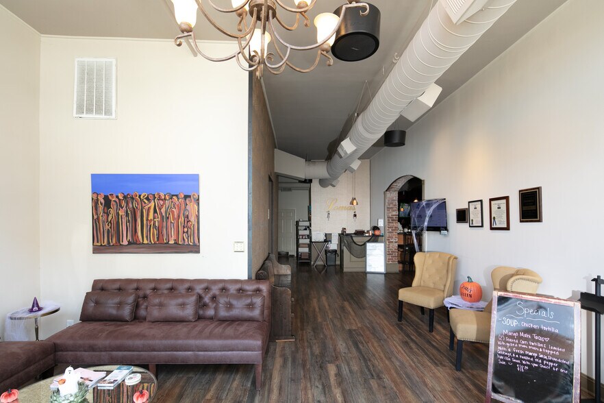 More Photos Of 101 S Main St, Winchester Restaurant For Lease