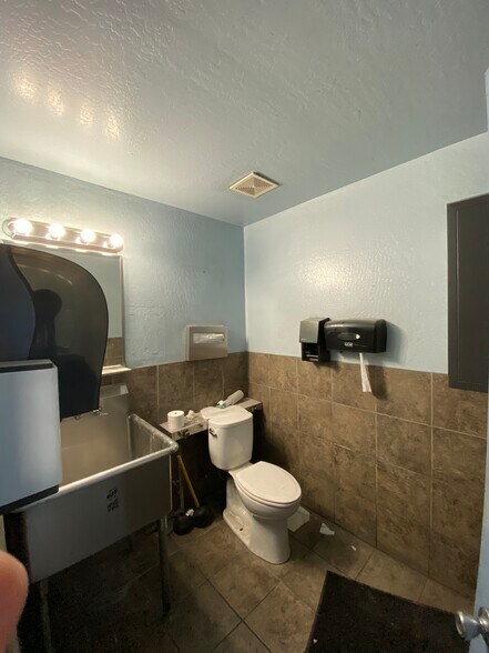 More Photos Of 451 Ryder St, Vallejo Unknown For Lease