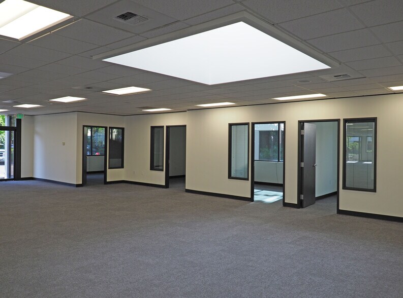 More Photos Of 1131 SW 7th St, Renton Office For Sale