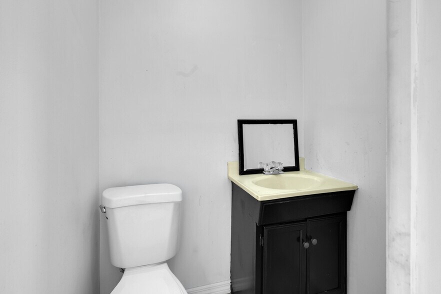 More Photos Of 4725 E 10th Ave, Hialeah Service For Lease