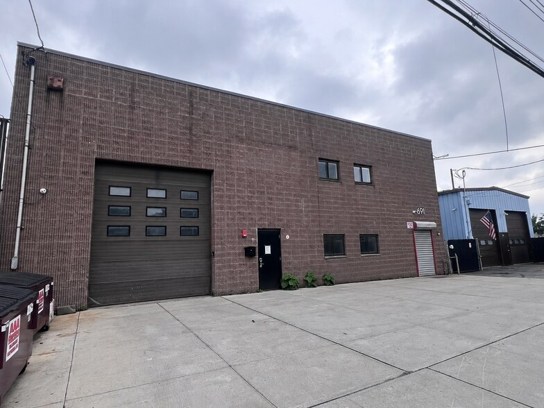 More Photos Of 691 Saw Mill River Rd, Yonkers Warehouse For Sale