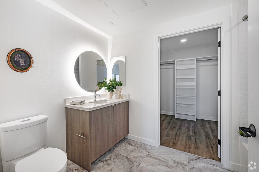 More Photos Of 988 S Manhattan Pl, Los Angeles Apartments For Lease