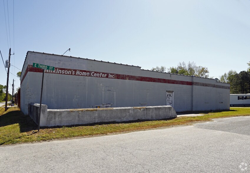 More Photos Of 106 W North Railroad St, Four Oaks Storefront For Sale