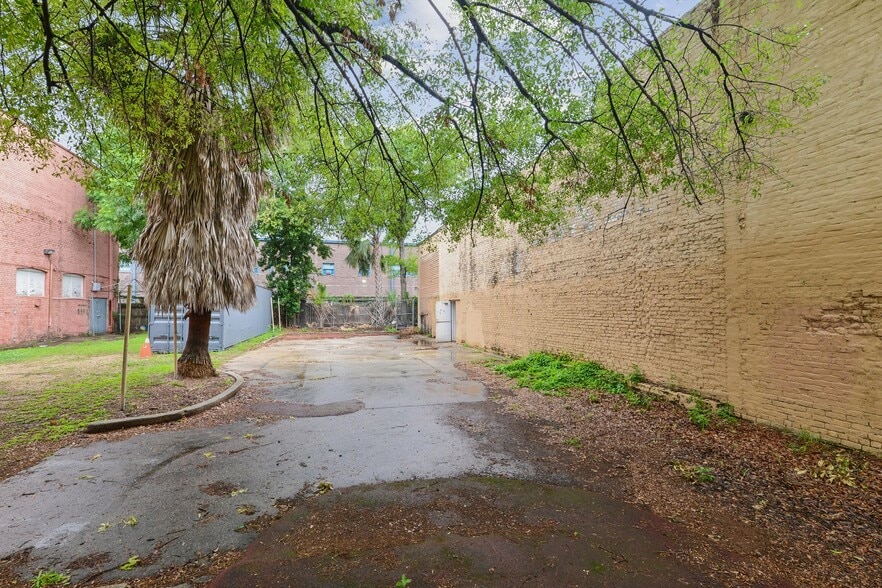 More Photos Of 1501 Oretha Castle Haley Blvd, New Orleans Service For Sale