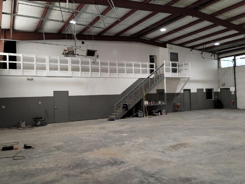 More Photos Of 4300 Highway 43, Mc Intosh Truck Terminal For Lease